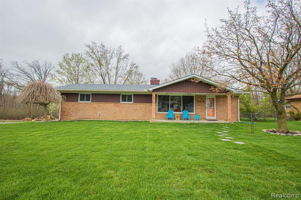 707 Gertrude Road Waterford, MI 48328 - Photo 1 of 35 Gallery Image 1
