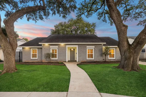 $424,000 | 6215 Cheena Drive, Houston, TX 77096