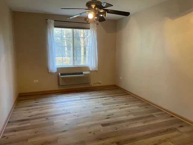 $1,700 | 801 Silverstone Drive, Unit 801, Carpentersville, IL 60110