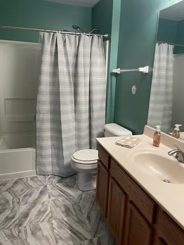 $1,700 | 801 Silverstone Drive, Unit 801, Carpentersville, IL 60110