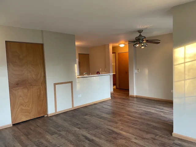 $1,700 | 801 Silverstone Drive, Unit 801, Carpentersville, IL 60110