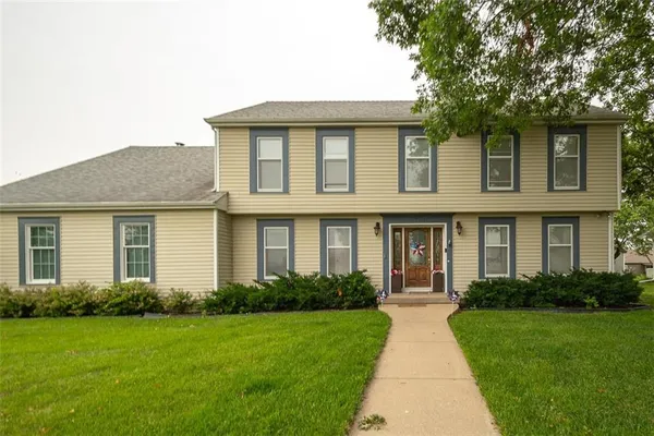 $398,000 | 1701 South Ash Street, Ottawa, KS 66067