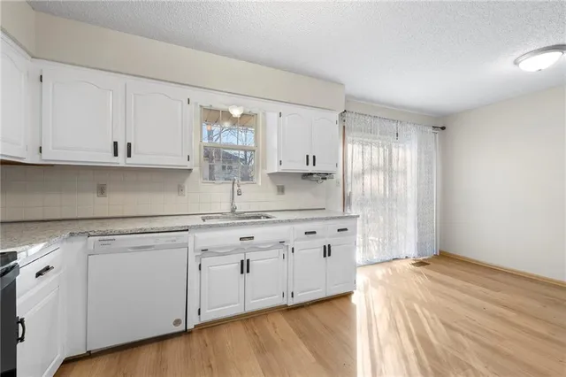 $295,000 | 725 Northeast Lyon Drive, Lee's Summit, MO 64086