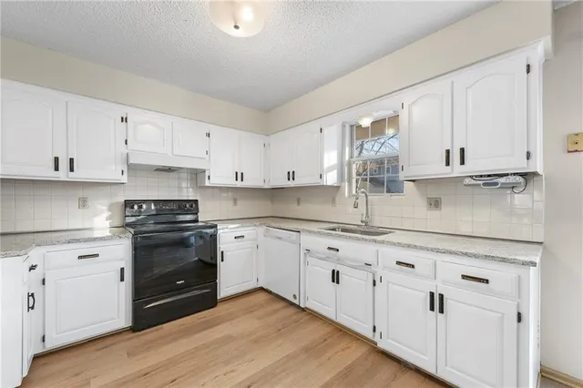 $295,000 | 725 Northeast Lyon Drive, Lee's Summit, MO 64086