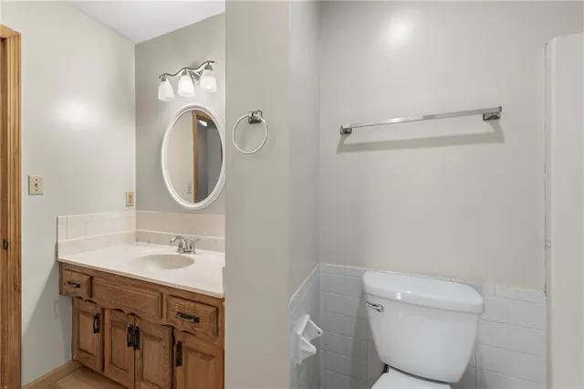 $295,000 | 725 Northeast Lyon Drive, Lee's Summit, MO 64086