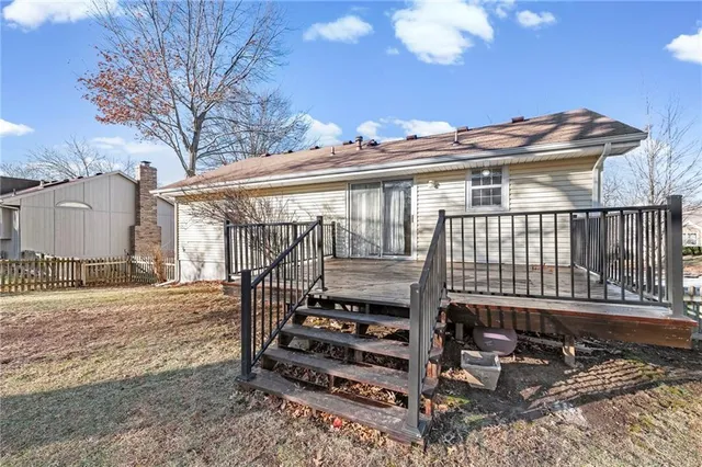 $295,000 | 725 Northeast Lyon Drive, Lee's Summit, MO 64086