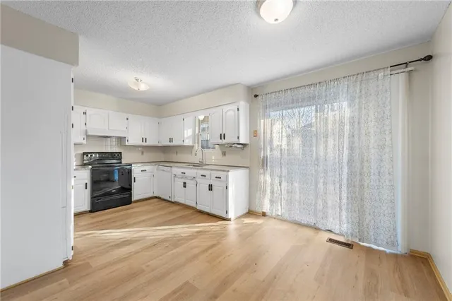 $295,000 | 725 Northeast Lyon Drive, Lee's Summit, MO 64086