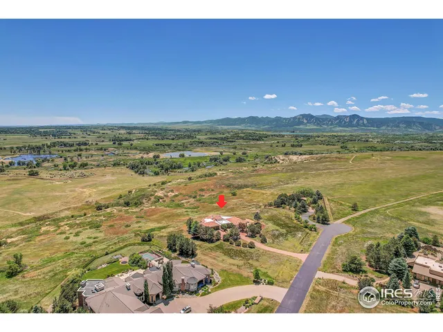 a view of a house with a yard in front of it