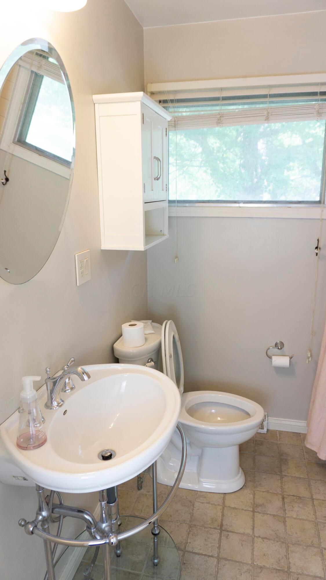 2371 Nottingham Road Columbus, OH 43221 - Photo 10 of 18 2371 Nottingham36