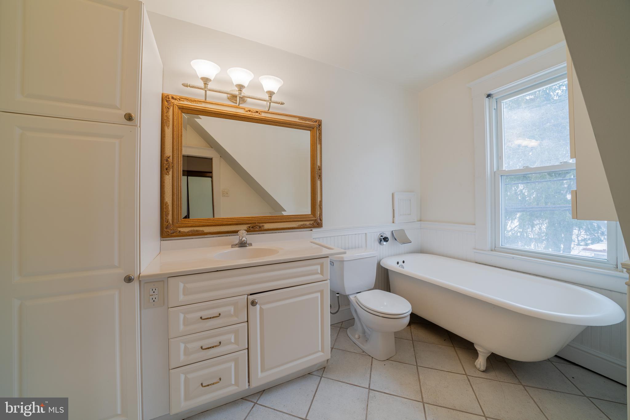 501 Warren Street Cumberland, MD 21502 - Photo 34 of 72 First Bathroom