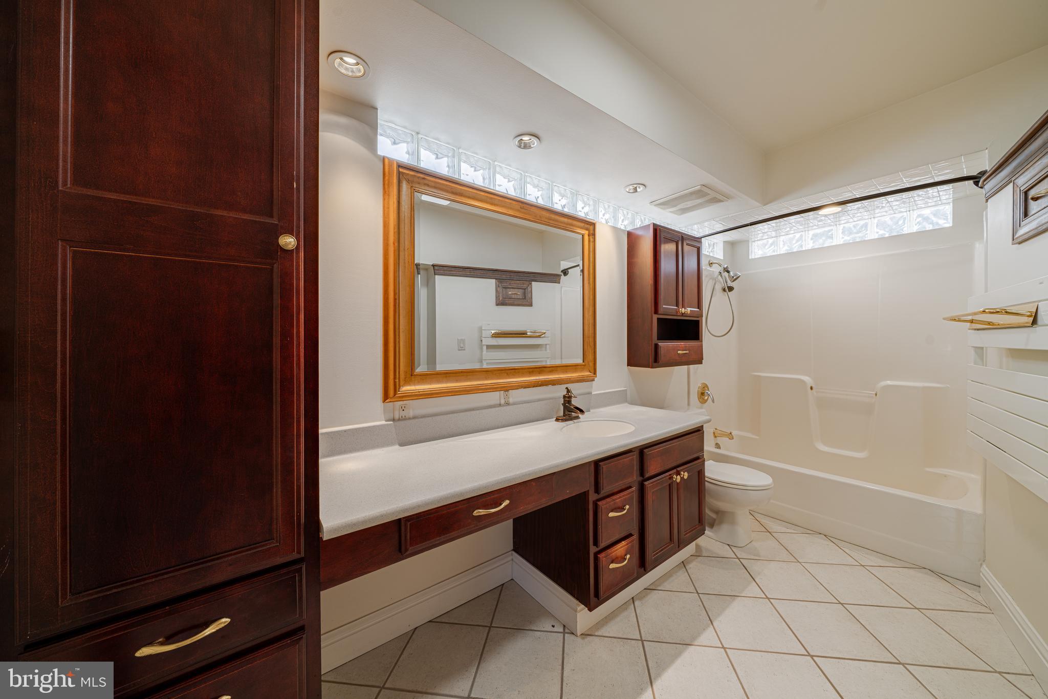 501 Warren Street Cumberland, MD 21502 - Photo 39 of 72 Master Bathroom