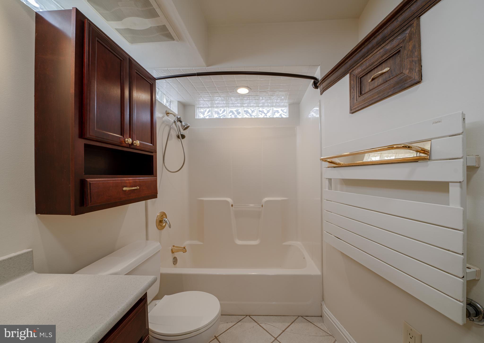501 Warren Street Cumberland, MD 21502 - Photo 40 of 72 Master Bathroom