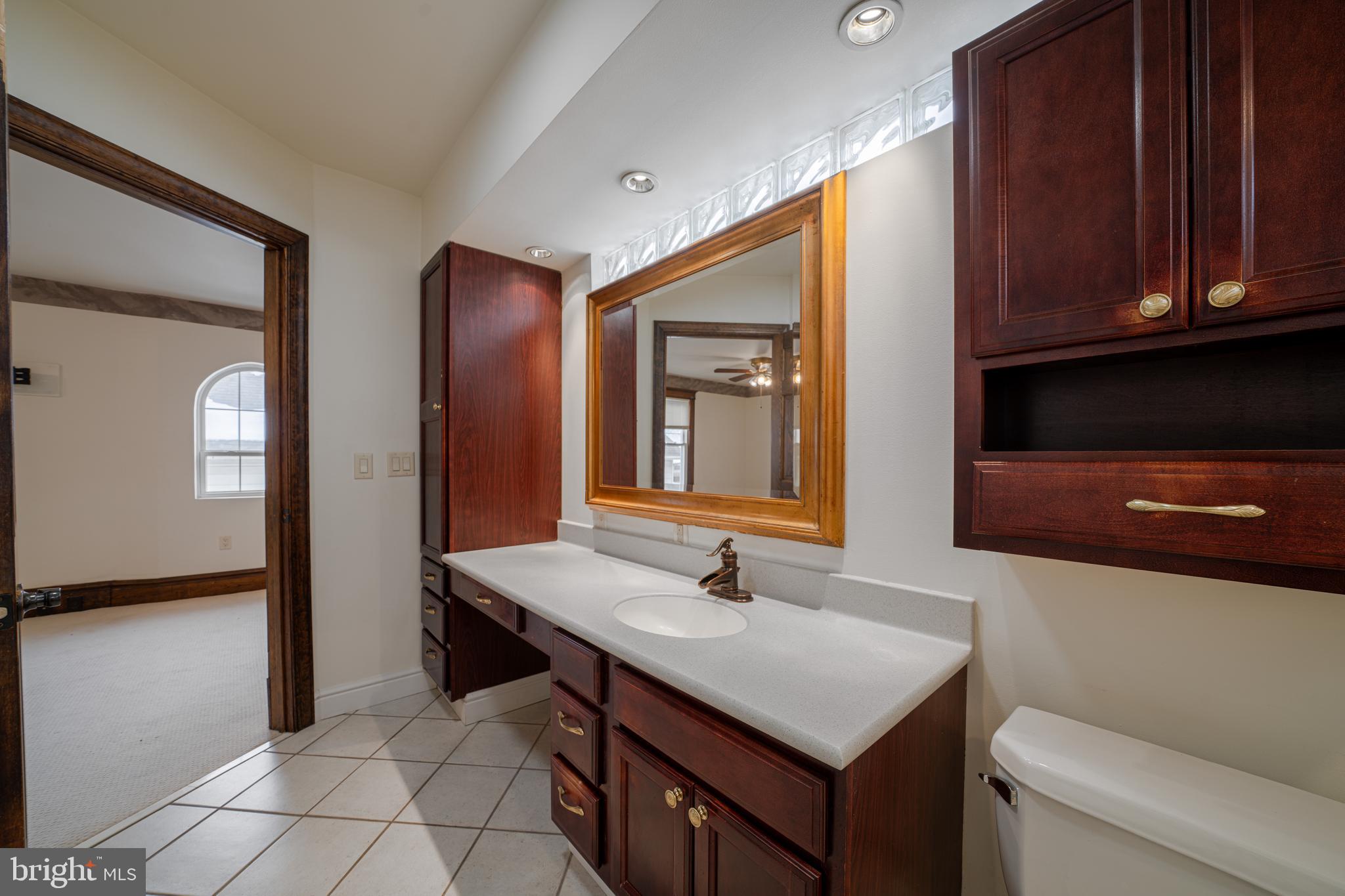 501 Warren Street Cumberland, MD 21502 - Photo 41 of 72 Master Bathroom