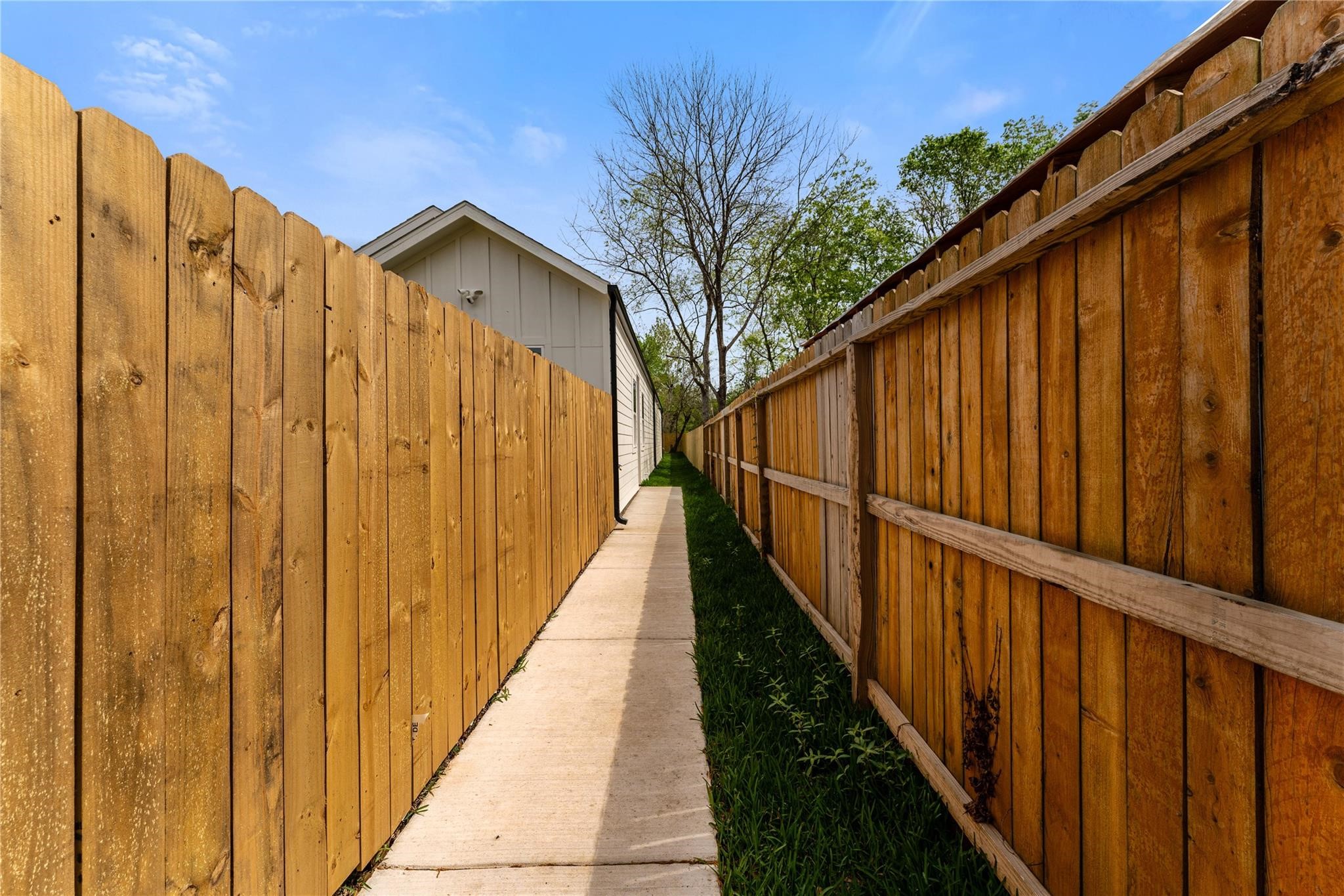 8506 Wileyvale Road, Unit A Houston, TX 77016 - Photo 24 of 25 Second entry on side of property