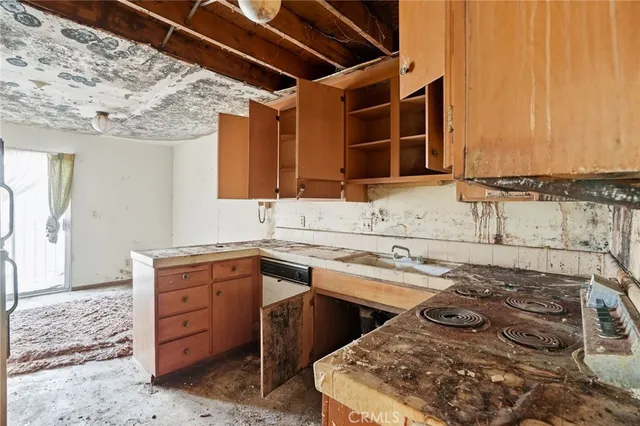 $199,000 | 933 Acosta Plaza, Unit 35, Salinas, CA 93905