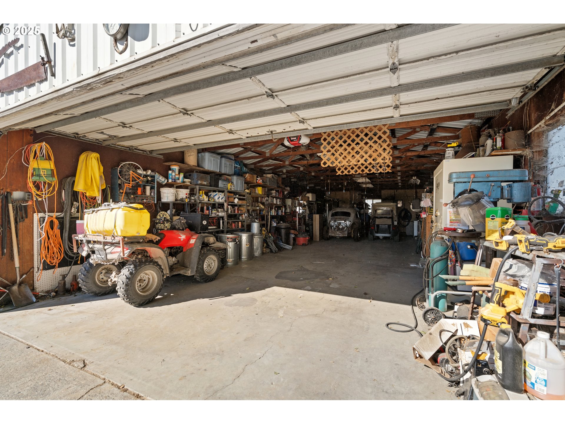 34656 County 1172 Road Stanfield, OR 97875 - Photo 33 of 48 a view of a garage with a bike
