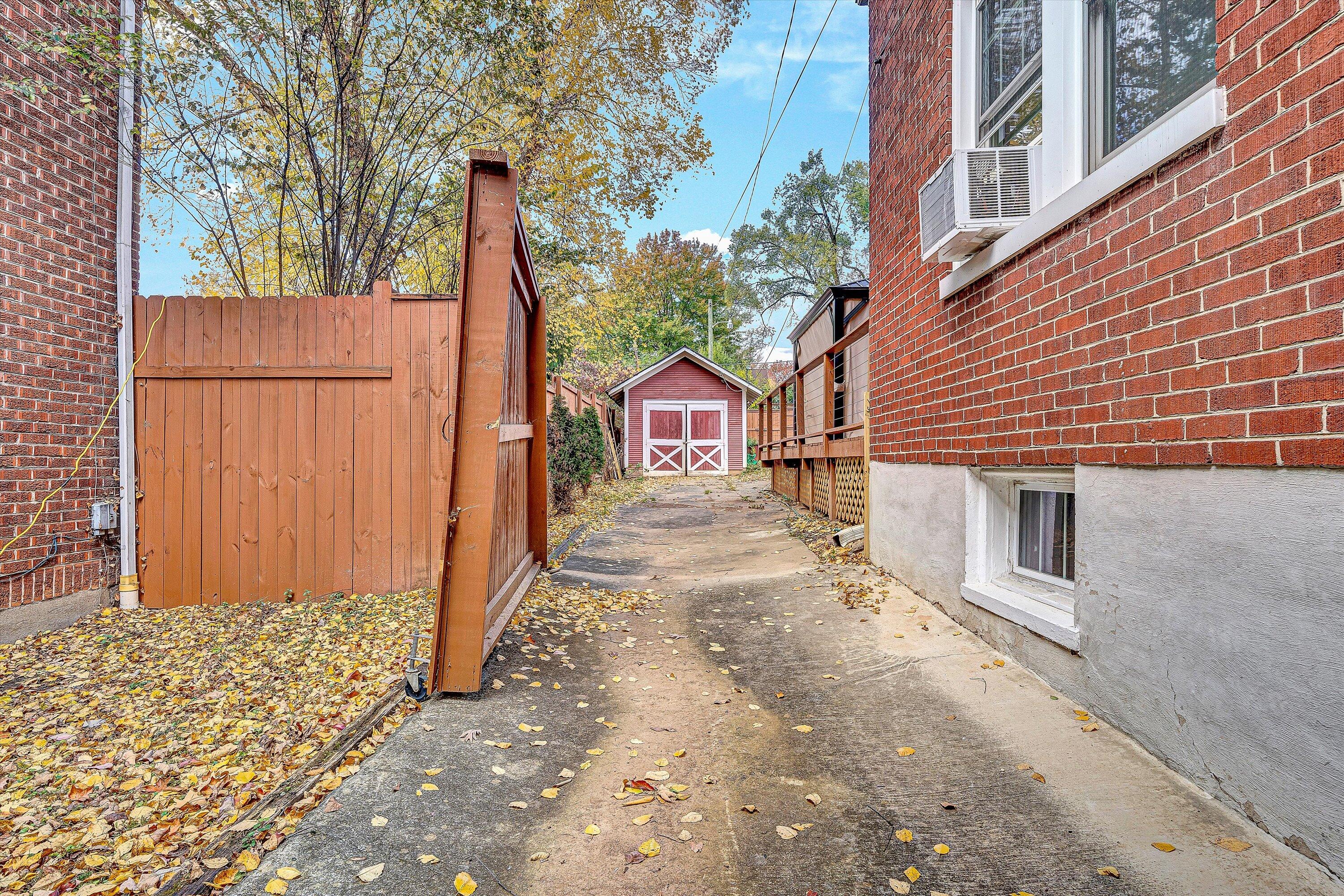 1725 Arlington Road Southwest Roanoke, VA 24015 - Photo 38 of 44 a view of a house with a wooden fence