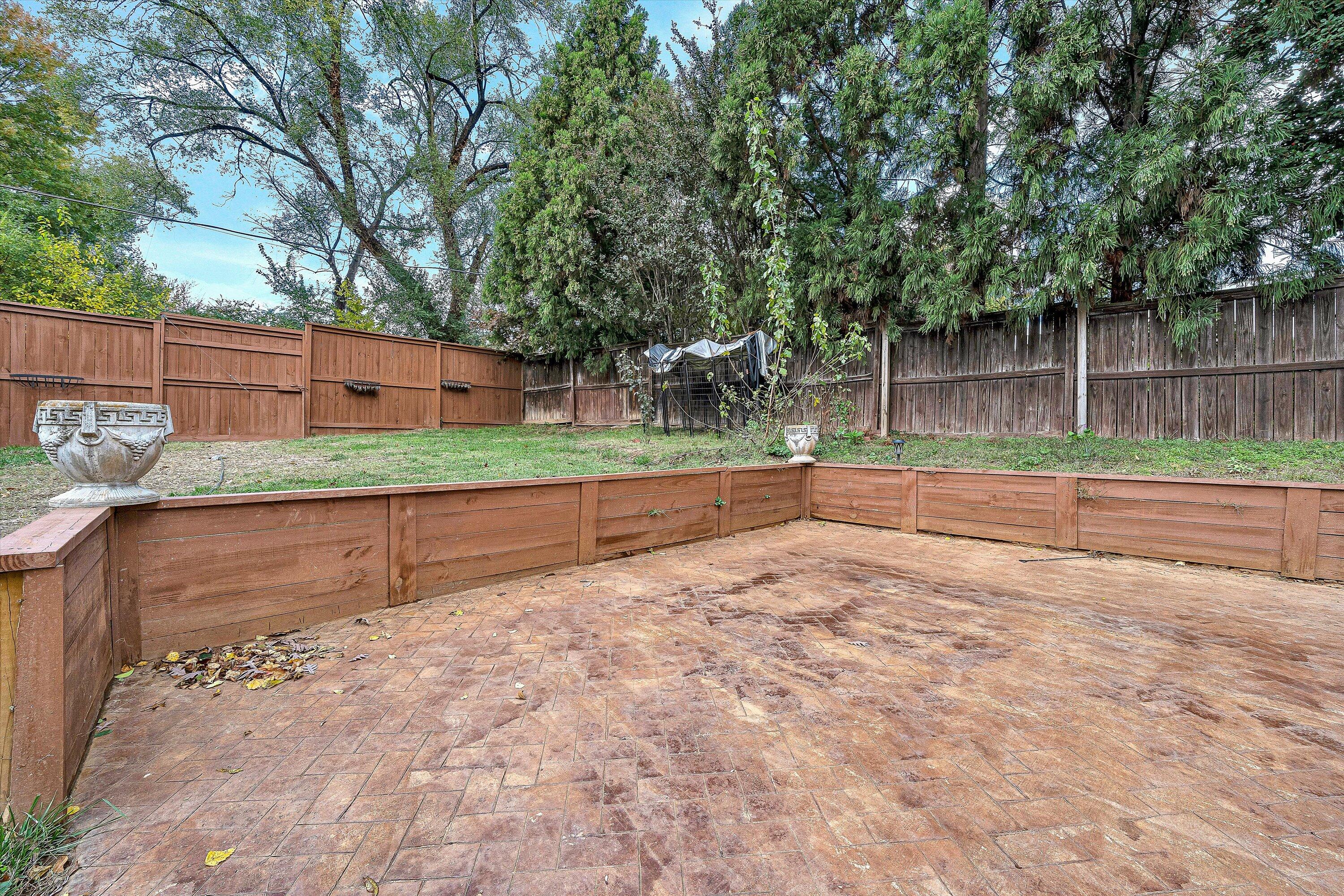 1725 Arlington Road Southwest Roanoke, VA 24015 - Photo 42 of 44 a backyard of a house with lots of green space