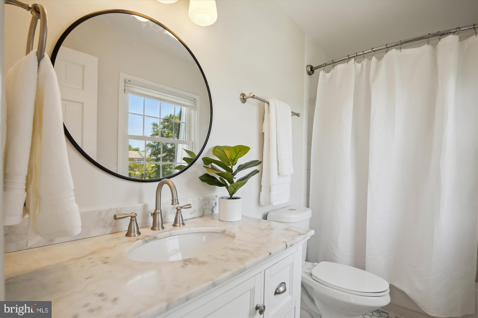 6340 Golf Course Square Alexandria, VA 22307 - Photo 19 of 58 Tub Shower