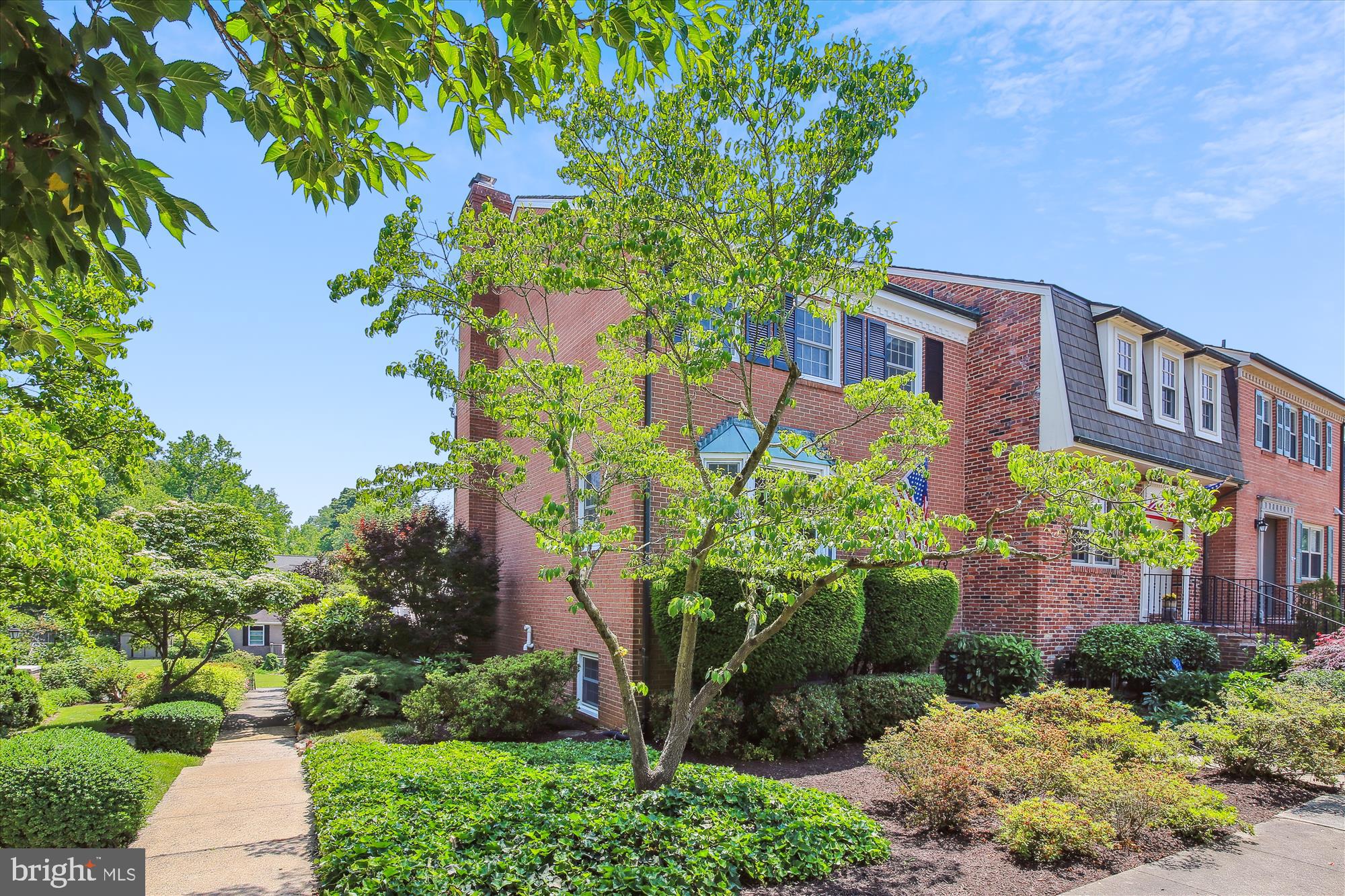 6340 Golf Course Square Alexandria, VA 22307 - Photo 41 of 58 Perks of end of row townhome: only sharing 1 wall!