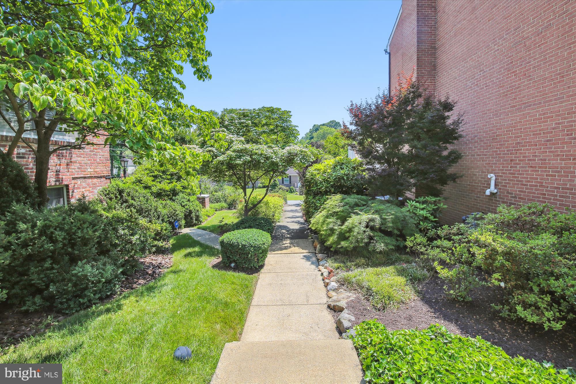 6340 Golf Course Square Alexandria, VA 22307 - Photo 42 of 58 Side alleyway leading to back entrance
