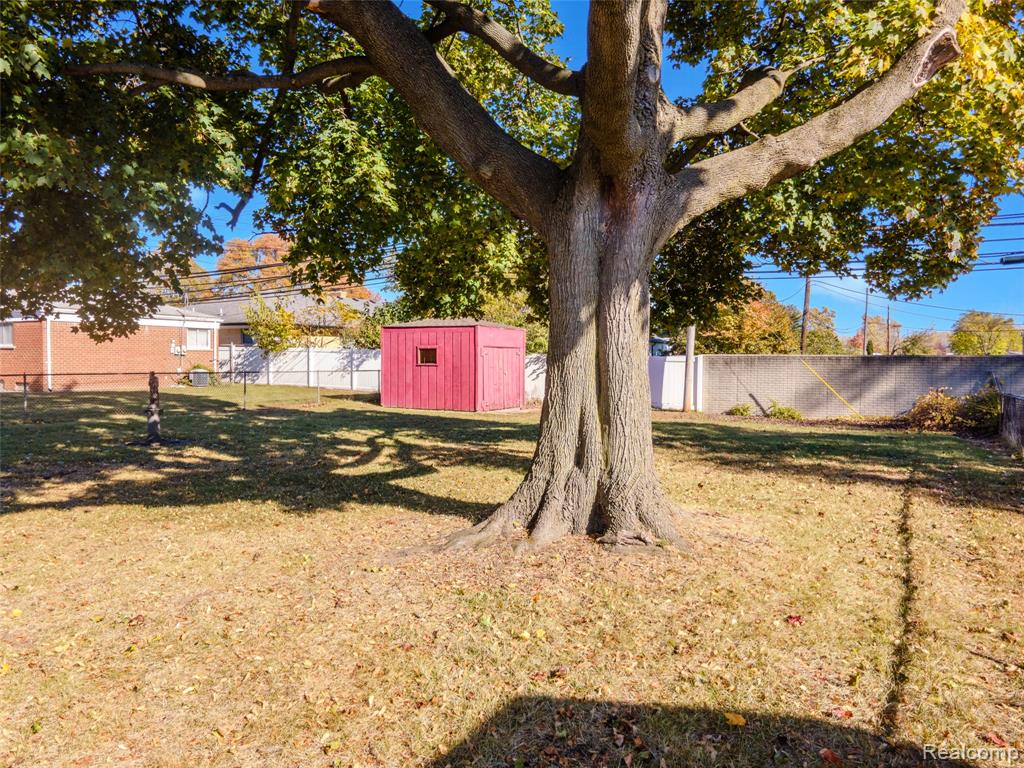 28644 Grobbel Warren, MI 48092 - Photo 10 of 55