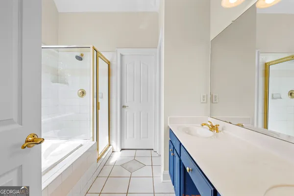 a view of a hallway with closet