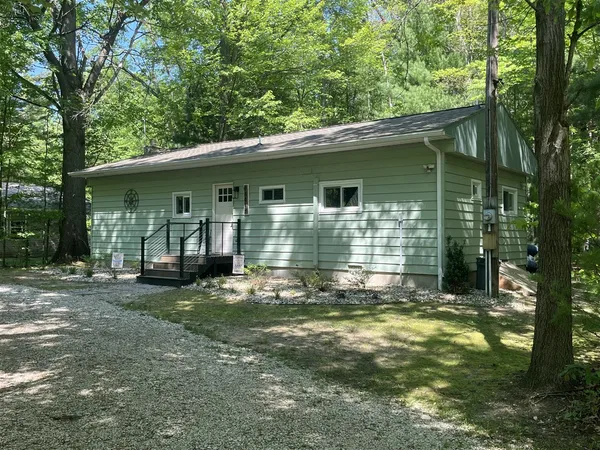 $279,000 | 08417 West Shore Drive, Grand Junction, MI 49056