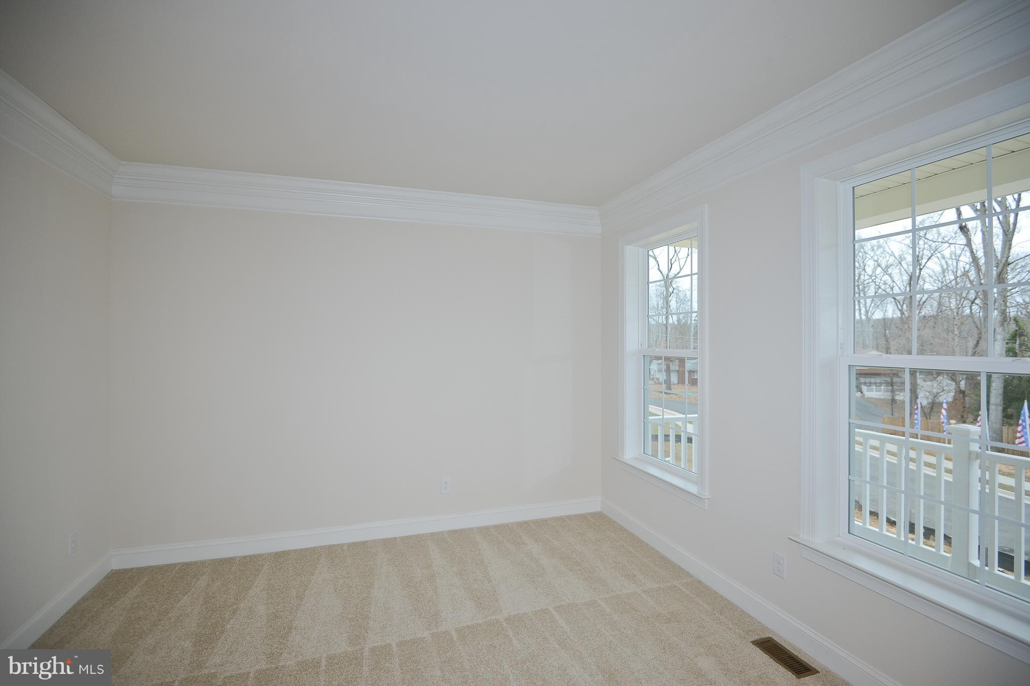 3558 Clinton Ross Court, Unit 4 Triangle, VA 22172 - Photo 9 of 30 Living Room