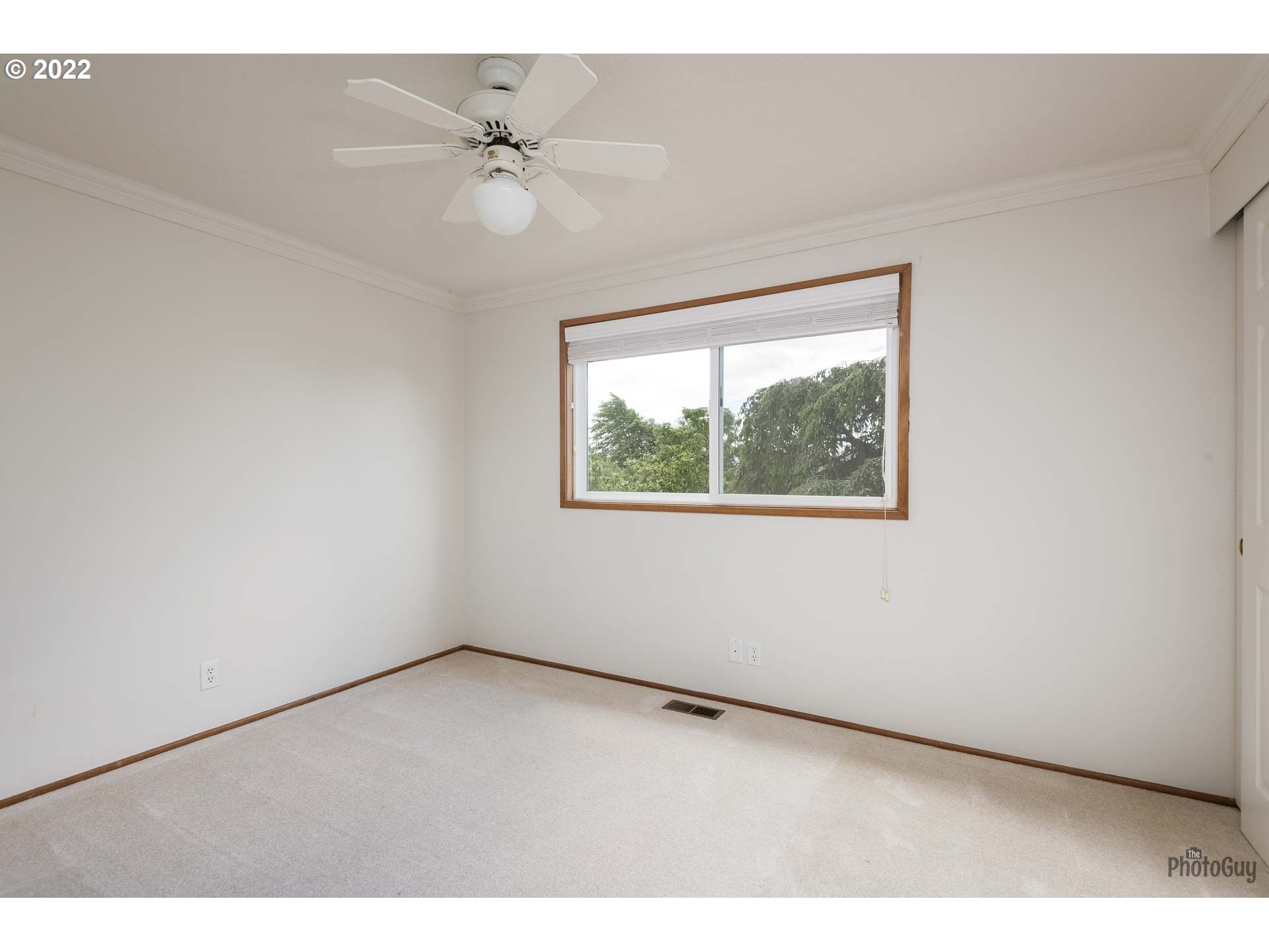 589 Granite Place Springfield, OR 97477 - Photo 19 of 31 an empty room with fan and windows