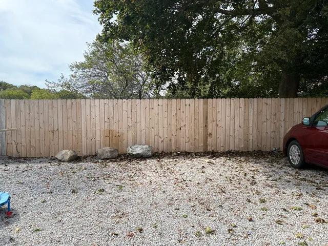 a view of a backyard