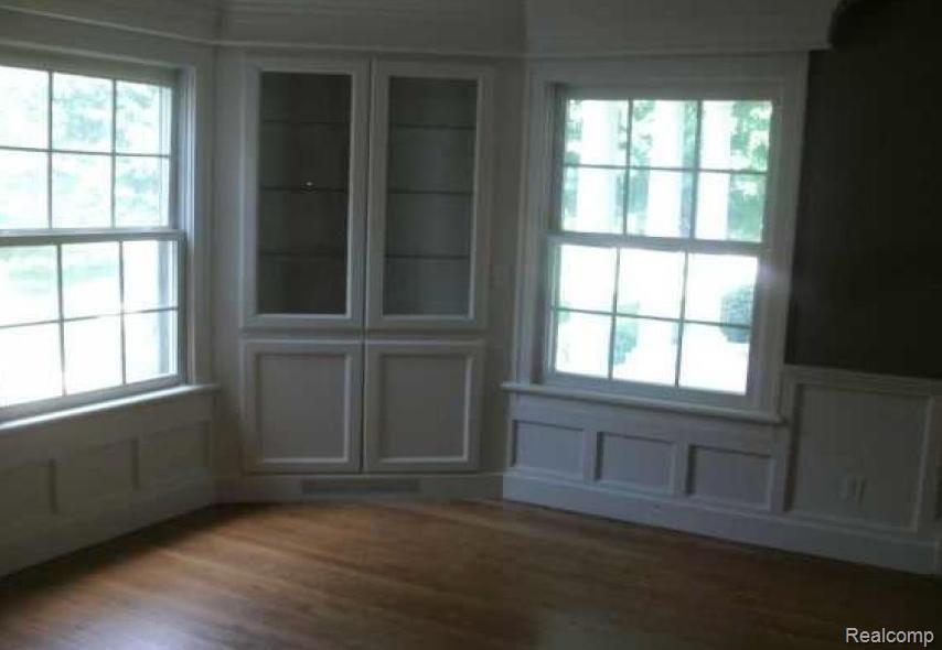 18231 Beverly Road Franklin, MI 48025 - Photo 4 of 7 574252409 Dining.JPG