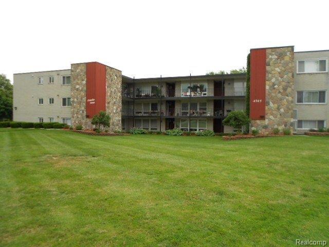 4345 Crooks Road, Unit 1 Royal Oak, MI 48073 - Photo 1 of 13 Great Royal Oak condo
