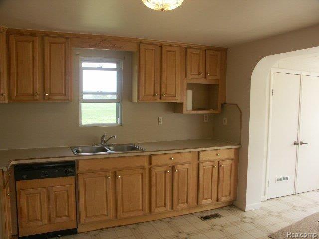 21705 29 Mile Road Ray, MI 48096 - Photo 13 of 25 Kitchen