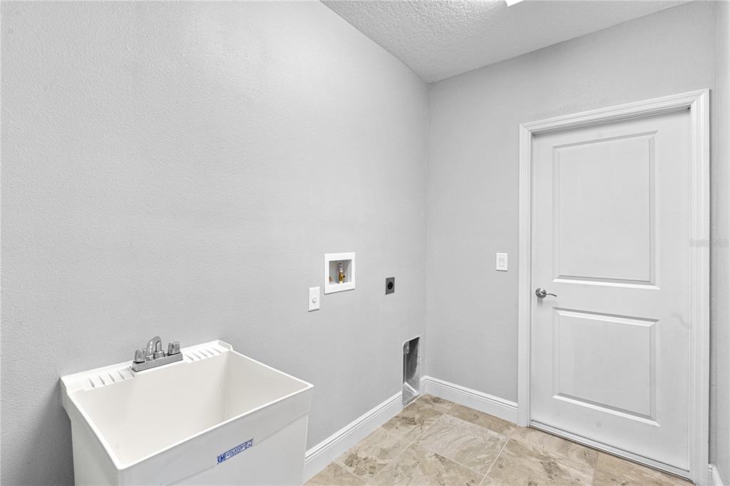 2812 Roseglen Way Orlando, FL 32812 - Photo 16 of 20 a bathroom with a sink toilet and vanity