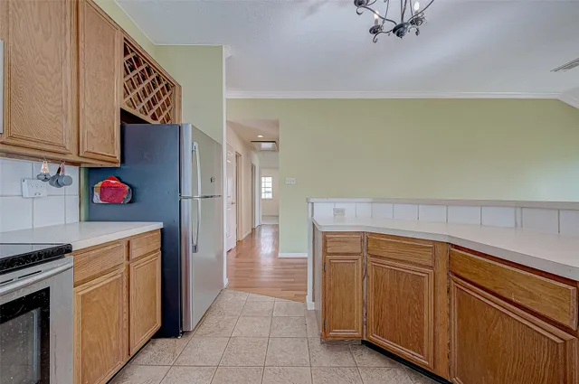 $2,000 | 7030 River Garden Drive, Houston, TX 77095