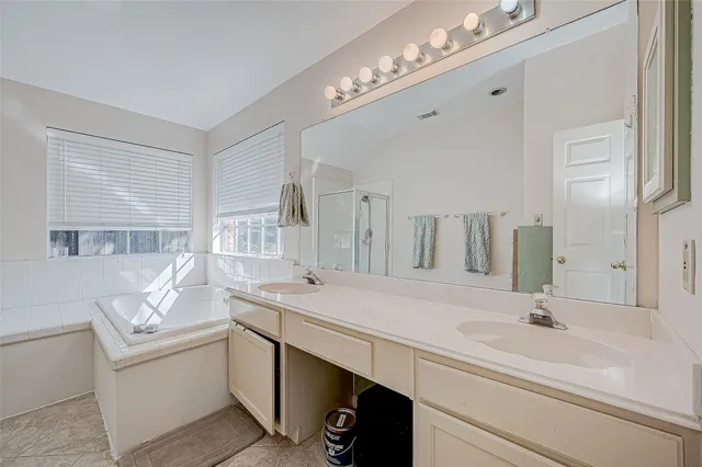 $2,000 | 7030 River Garden Drive, Houston, TX 77095