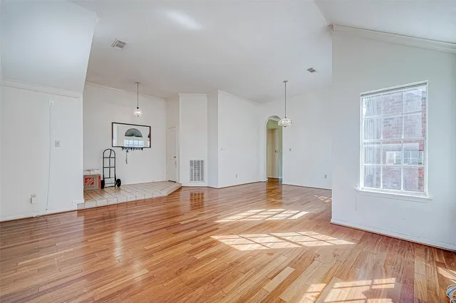 $2,000 | 7030 River Garden Drive, Houston, TX 77095