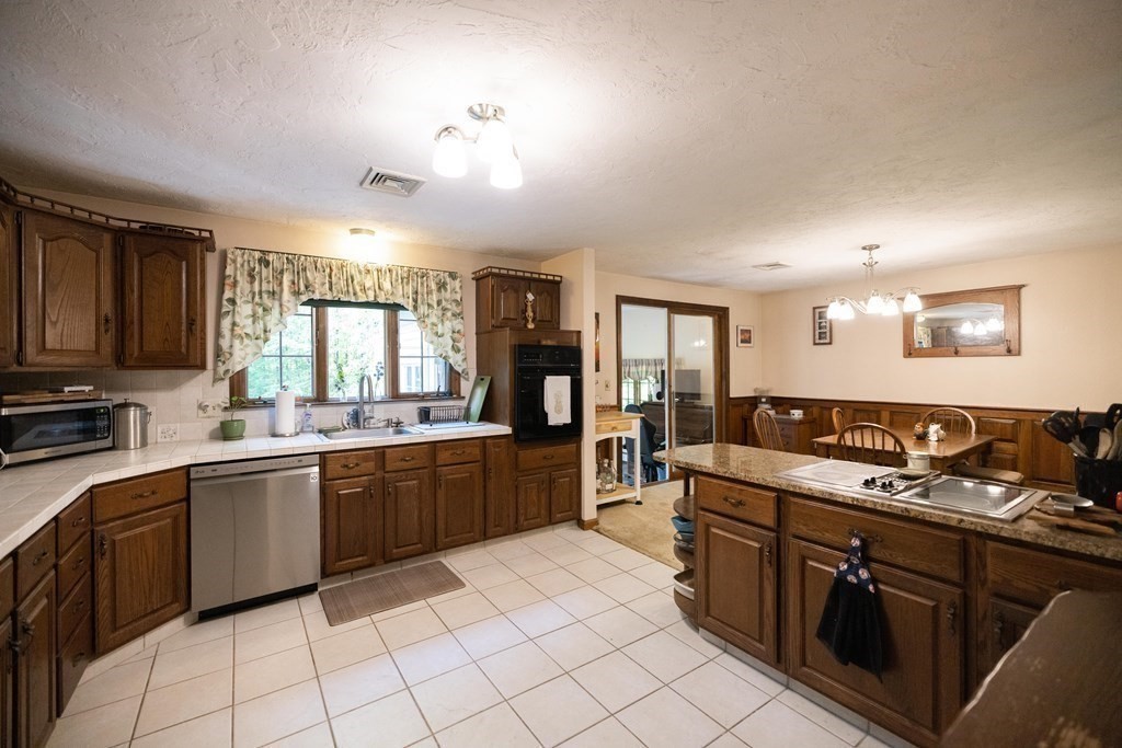 52 McGilpin Road Sturbridge, MA 01566 - Photo 13 of 36 Gallery Image 13
