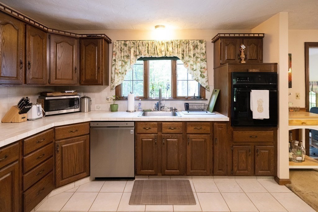 52 McGilpin Road Sturbridge, MA 01566 - Photo 14 of 36 Gallery Image 14
