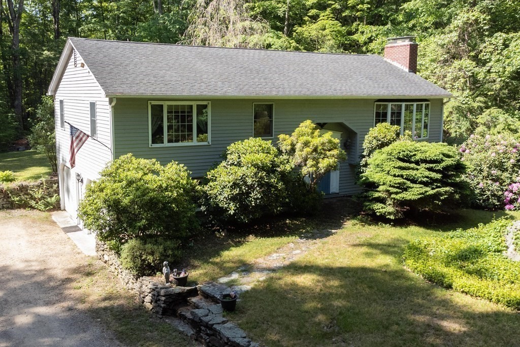 52 McGilpin Road Sturbridge, MA 01566 - Photo 3 of 36 Gallery Image 3