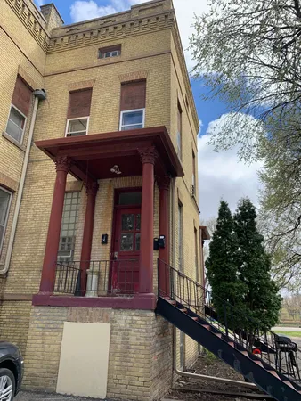$1,050 | 57 11th Avenue North, Unit 202 AND 302, Fargo, ND 58102