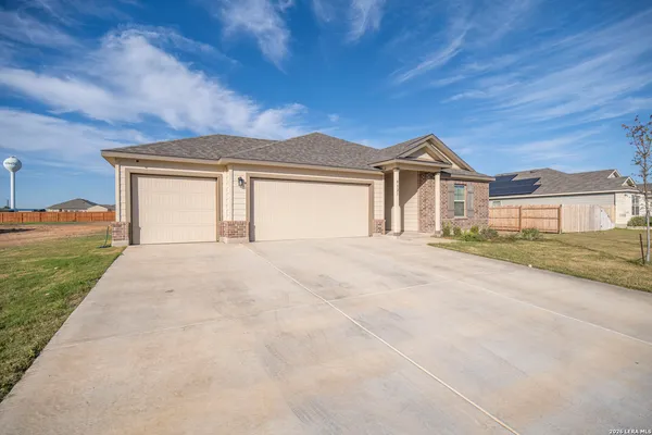$411,900 | 9321 Bronze Canyon, Atascosa, TX 78002
