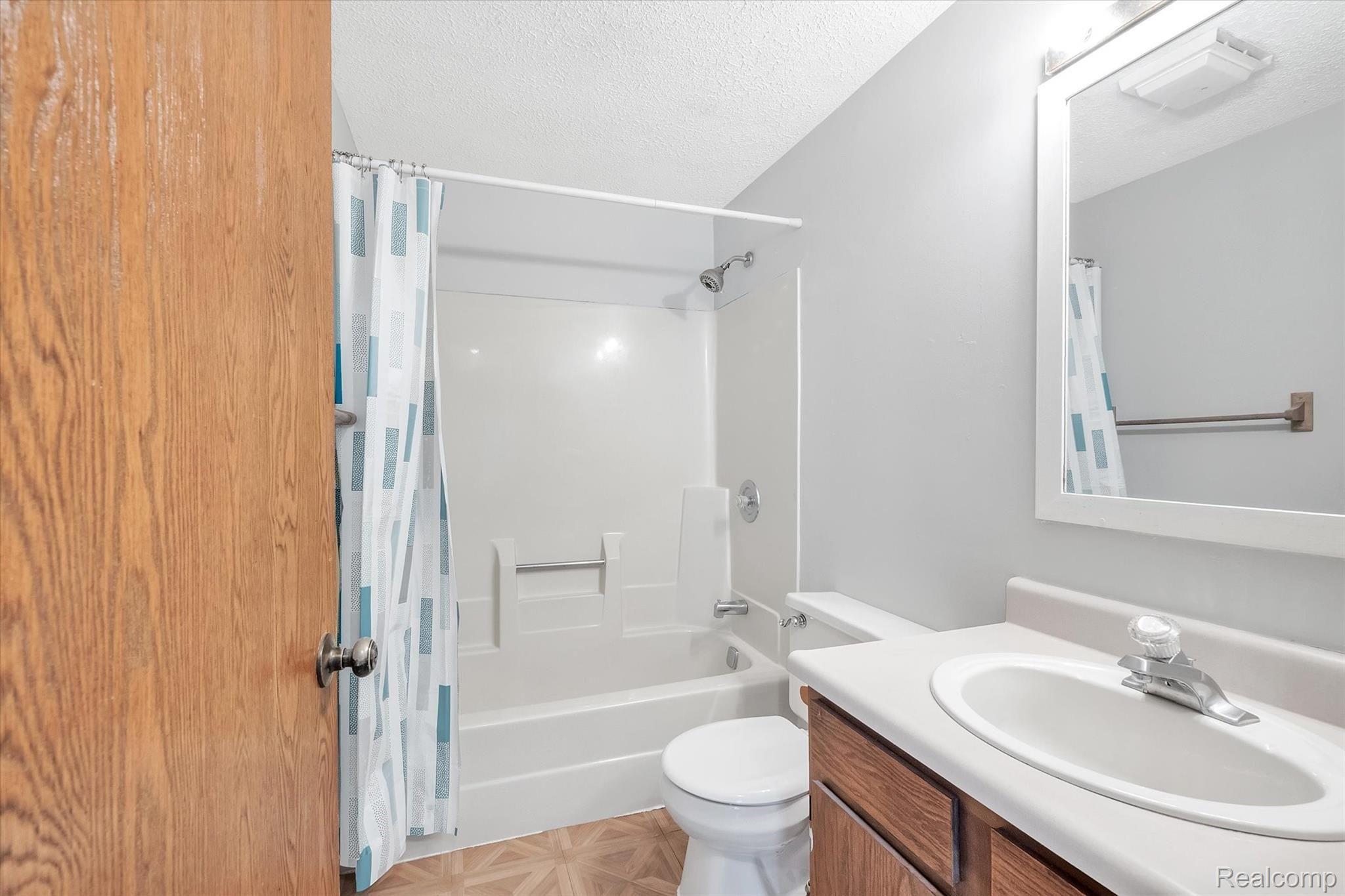 2662 South Latson Road Howell, MI 48843 - Photo 18 of 36 22-2662-S-Latson-Rd-WindowStill-Real-Estate-Photography-22.jpg