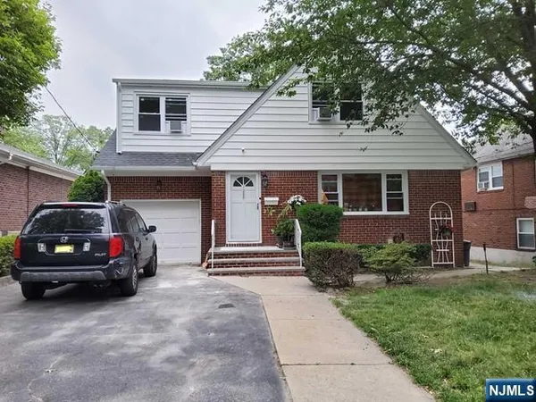 $3,200 | 1268 Anderson Avenue, Unit 2, Fort Lee, NJ 07024