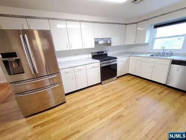 $3,200 | 1268 Anderson Avenue, Unit 2, Fort Lee, NJ 07024