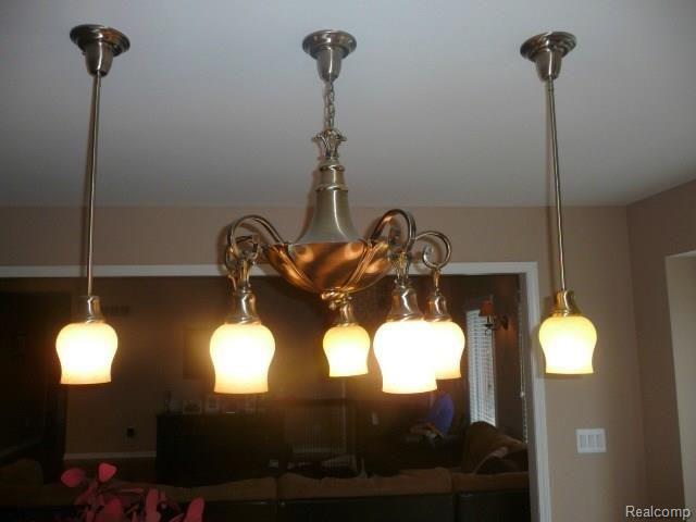 50391 Nesting Ridge Drive Macomb, MI 48044 - Photo 19 of 29 Kitchen light fixture.jpg