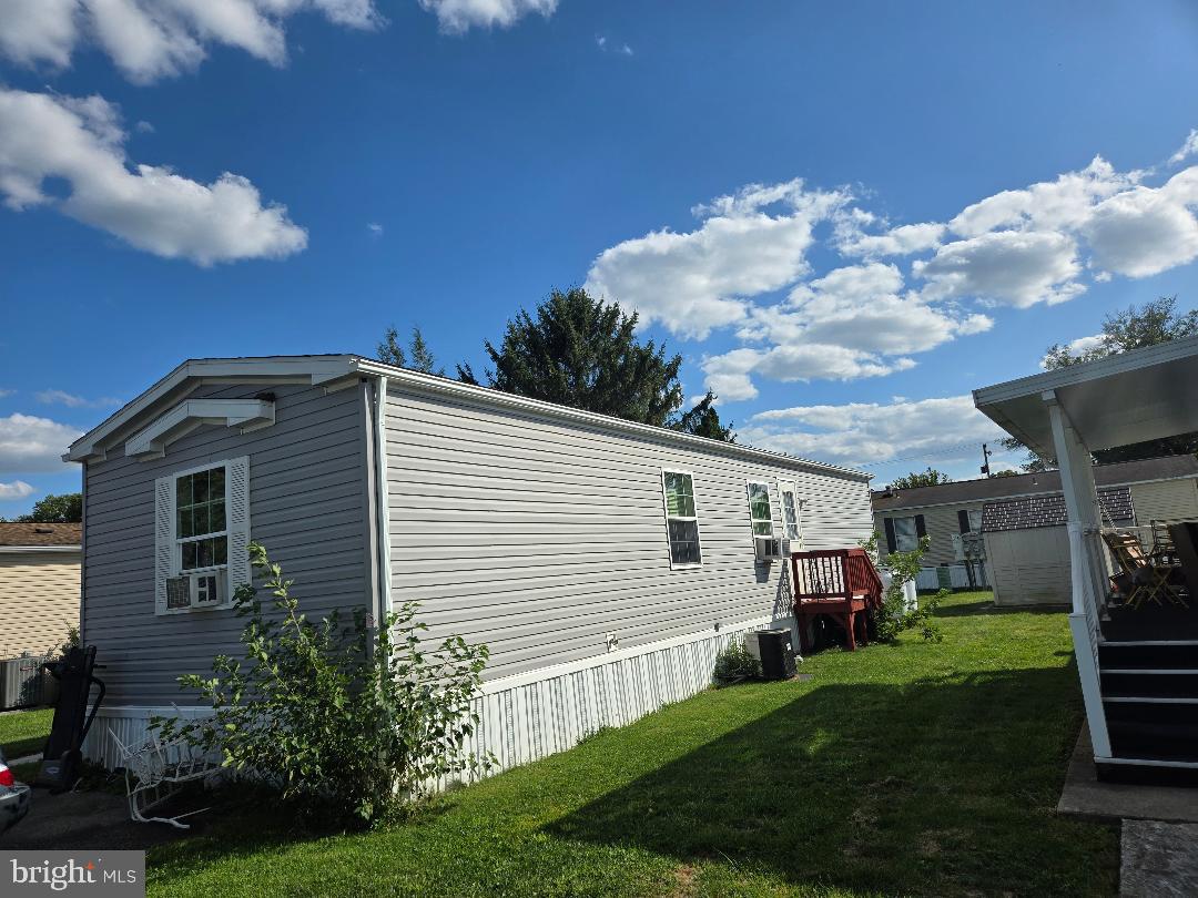 a view of a back yard of the house
