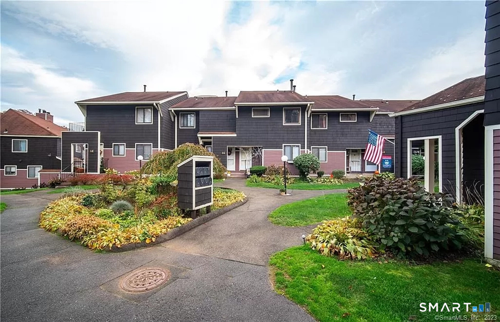 5 Stonegate Circle, Unit F Branford, CT 06405 - Photo 2 of 15 a front view of a house with garden