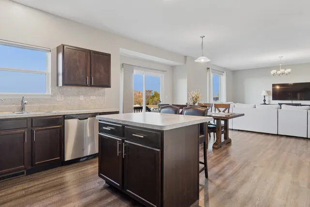 $450,000 | 998 Garnet Lane, Montgomery, IL 60538